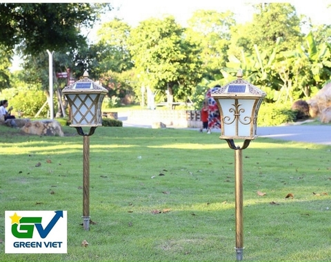 Đèn năng lượng mặt trời trụ trang trí sân vườn TTSV121