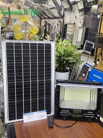 Đèn pha năng lượng mặt trời 500W DPN500 lắp sân vườn