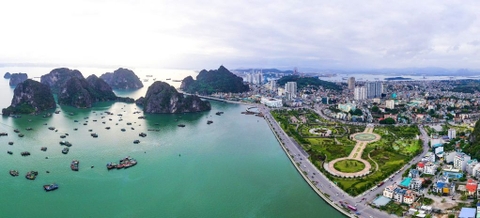 Dự án lắp đặt đèn năng lượng mặt trời kết hợp điện lưới tại Khu đô thị mới Hạ Long
