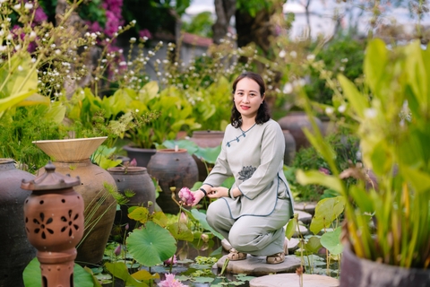 Bộ Cổ Tròn Thêu Sen Vải Linen Ấn