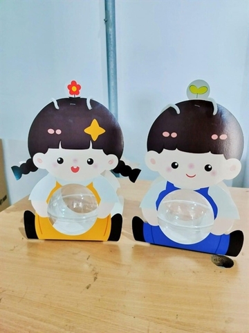 HỘP BÉ BỆN TÓC