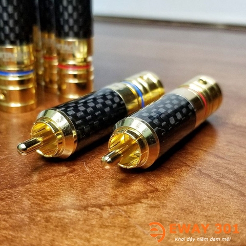 Một Chiếc Giắc Av Hitachi Khóa Ren Bọc Carbon