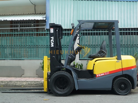 Xe nâng dầu TCM FD25T3