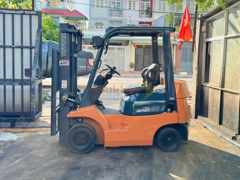Xe nâng dầu TOYOTA 42-7FGK20 năm 1999, nâng cao 3m