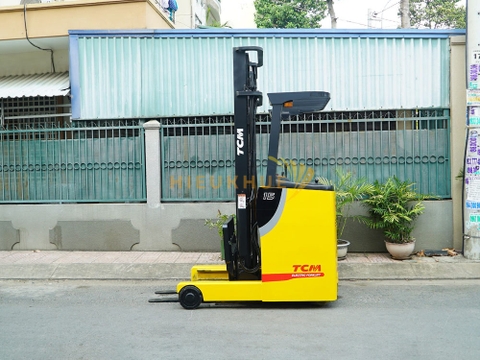 Xe nâng điện đứng lái TCM FBR15-8