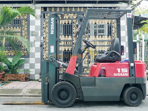 Xe nâng dầu NISSAN FJ01A15