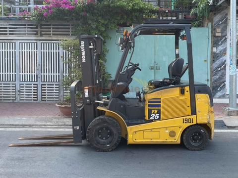 Xe nâng điện ngồi lái KOMATSU FE25-1 năm 2018, nâng cao 3m