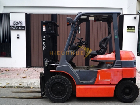 Xe nâng điện ngồi lái TOYOTA 7FB30