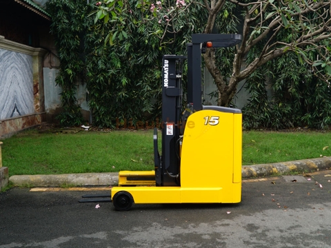 Xe nâng điện đứng lái KOMATSU FB15RW-15 nhỏ gọn dễ lái