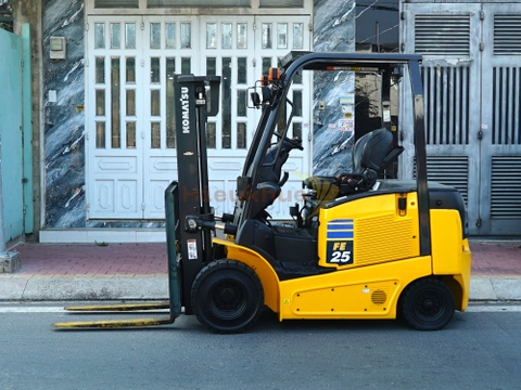 Xe nâng điện ngồi lái 2.5 tấn hiệu KOMATSU model FE25-1 nhập khẩu Nhật