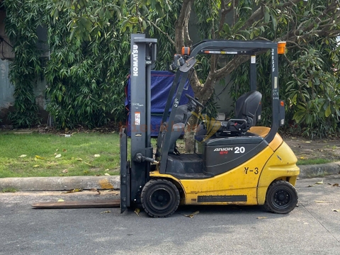 Xe nâng điện ngồi lái KOMATSU FB20A-12 năm 2016, nâng cao 3m