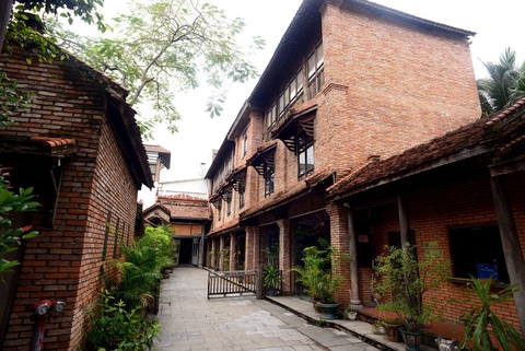 DU LỊCH TRÃI NGHIỆM BÁN KÍN GẦN KS