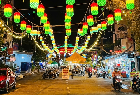 DU LỊCH TRÃI NGHIỆM BÁN KÍN GẦN KS