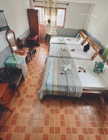 Phòng Đôi 3 - 4 Giường GD trên 7 Người