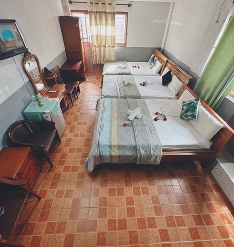 Phòng Đôi 3 - 4 Giường GD trên 7 Người