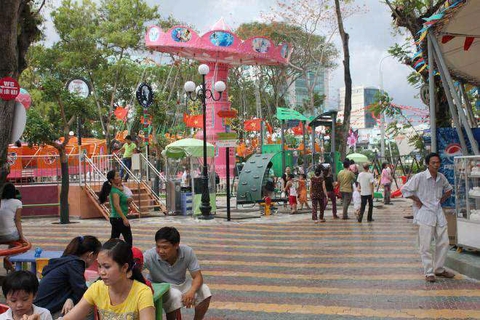 DU LỊCH TRÃI NGHIỆM BÁN KÍN GẦN KS