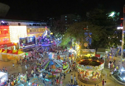 DU LỊCH TRÃI NGHIỆM BÁN KÍN GẦN KS