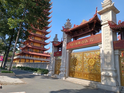 DU LỊCH TRÃI NGHIỆM BÁN KÍN GẦN KS