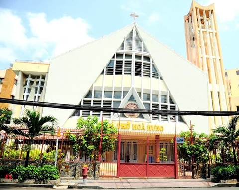 DU LỊCH TRÃI NGHIỆM BÁN KÍN GẦN KS