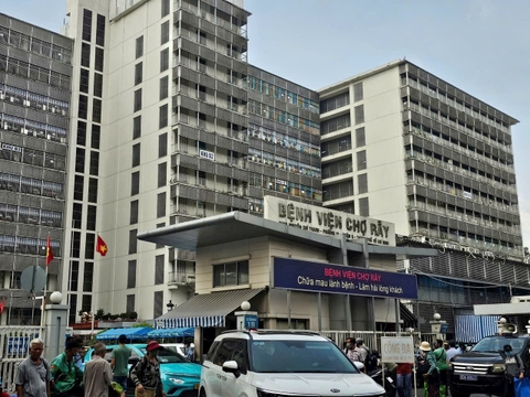 DU LỊCH TRÃI NGHIỆM BÁN KÍN GẦN KS