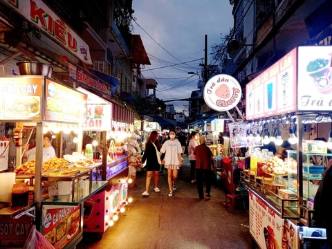 DU LỊCH TRÃI NGHIỆM BÁN KÍN GẦN KS