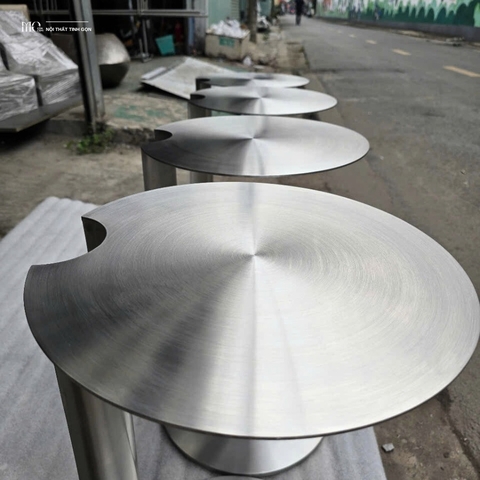 Fullmoon Polished Stainless Steel Table - Fullmoon Inox