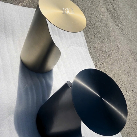 Curved-Rim Round Side Table - Bàn vành cong tròn