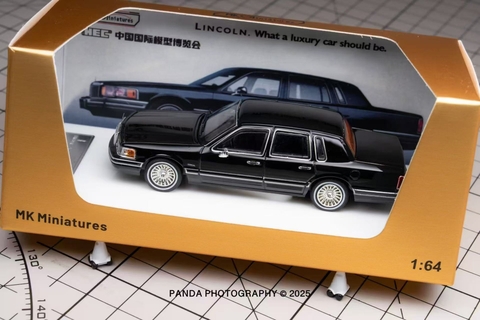 1992 Lincoln Town Car Black