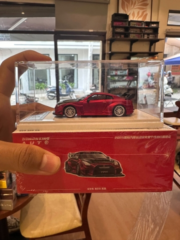 Nissan GTR R35 Red