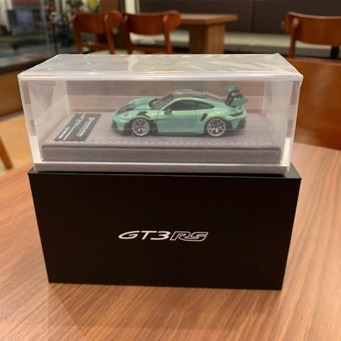 Porsche 911 992 RS1 Urban Bamboo Chromoflair