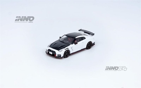 Nissan GTR R35 Nismo white