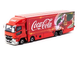 Mitsubishi Fuso Super Great Coca-Cola Santa Truck