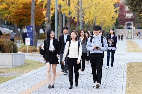한국 내 동반 가족 초청 정책: 유학생, 근로자, 거주 자격자를 위한 가족 재결합 기회