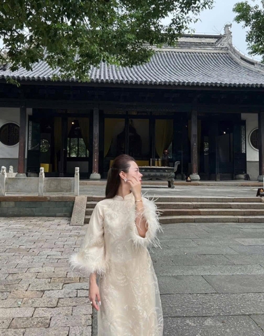 AD kem tay lông thêu chuồn chuồn