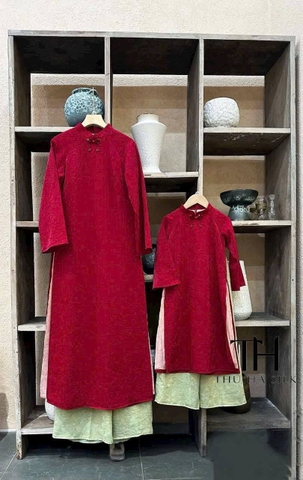 AD đỏ lót hồng tơ ánh tag đá đỏ cổ + quần xanh cốm tơ ánh CS1