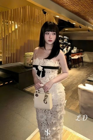 VT trắng cúp ngực đính nơ đen ngực