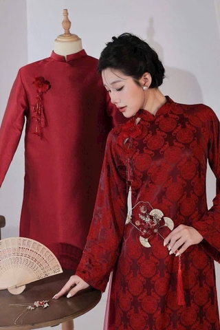 AD lụa thọ đỏ khoét vai đính hoa dây tay xếp ly