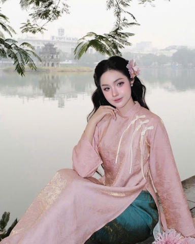 Ad hồng tơ óng 4 tà lót kem tag 3 nơ kem (quần xanh tơ óng) CS1