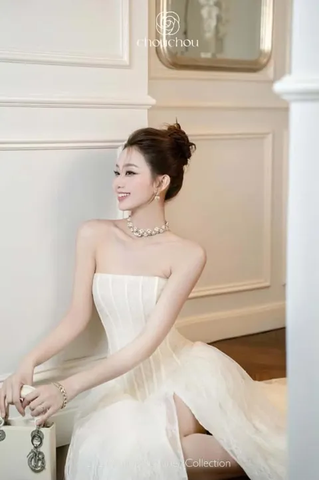 VT kem ren cúp ngực xẻ tà