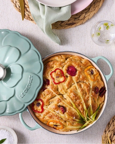 NỒI GANG LE CREUSET PETAL BRAISER SEA SALT CÓ NẮP 26CM XANH MINT