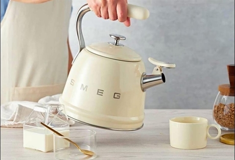 ẤM THỔI SÁO SMEG KEM