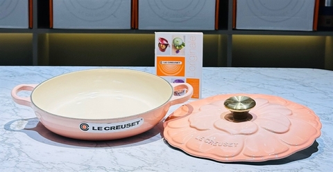 CHẢO LE CREUSET PETAL BRAISER PÊCHE CÓ NẮP 26CM MÀU CAM ĐÀO