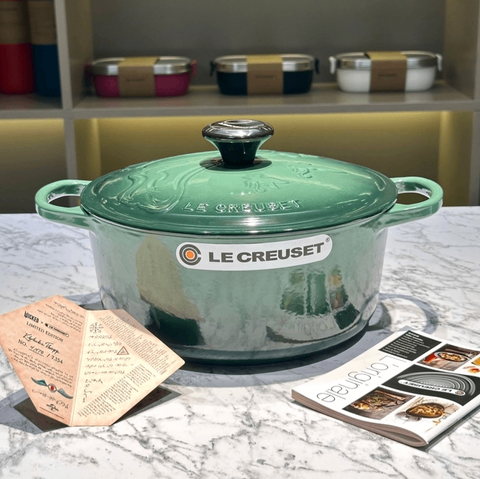 NỒI GANG LE CREUSET ARTICHAUT PHÙ THỦY 24CM XANH