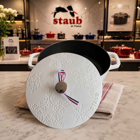 Nồi gang Staub snowflake black bông tuyết 24cm màu đen