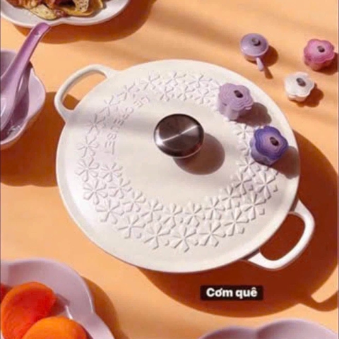 NỒI GANG SÂU LÒNG LE CREUSET COTTON HOA MAI 22CM