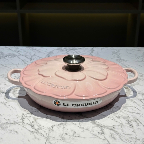 Chảo le creuset petal braiser shell pink nắp hoa 26cm hồng