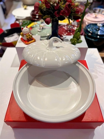 KHAY SỨ BÍ NGÔ LE CREUSET 23CM MÀU TRẮNG