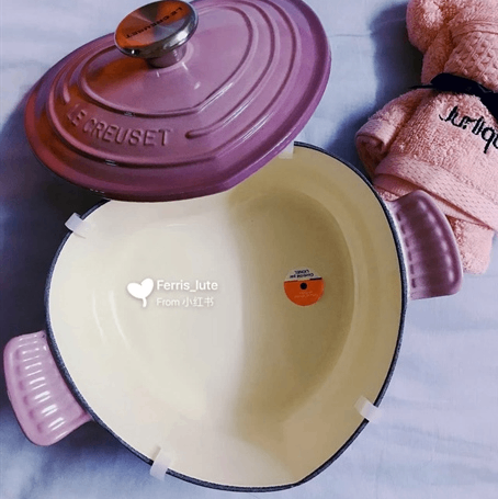 NỒI GANG LE CREUSET MAUVE PINK TRÁI TIM 20CM HỒNG