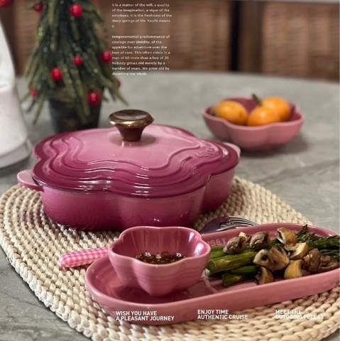 CHẢO GANG HOA LE CREUSET BERRY 20CM MÀU HỒNG ĐẬM