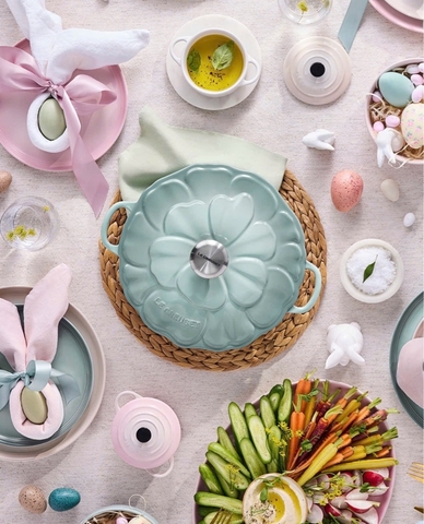 CHẢO LE CREUSET PETAL BRAISER SEA SALT NẮP HOA 26CM XANH MINT
